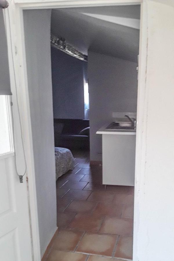 Studio Entre Cevennes Et Camargue Montfrin Kültér fotó